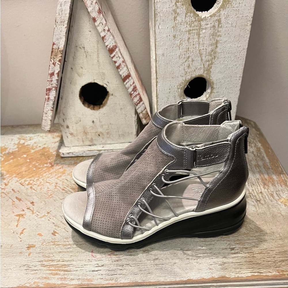 Jambu Metallic Gray Sporty Suede Strapey Sandals with Elastic Panels Open Toe - Picture 3 of 9